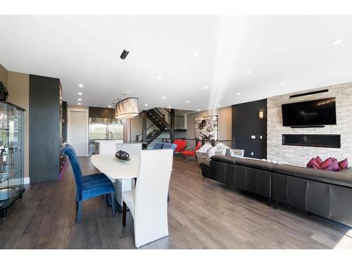 1822 18A Street Sw, Calgary, AB - Indoor With Fireplace