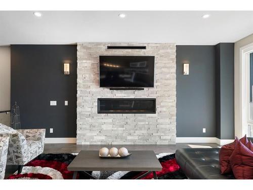 1822 18A Street Sw, Calgary, AB - Indoor Photo Showing Living Room