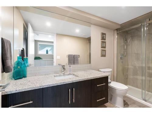 1822 18A Street Sw, Calgary, AB - Indoor Photo Showing Bathroom