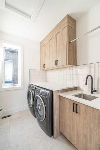2731 43 Street Sw, Calgary, AB - Indoor Photo Showing Laundry Room