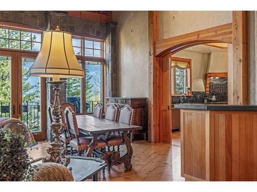 171-10 Walker, Canmore, AB - Indoor Photo Showing Dining Room