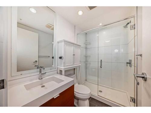 246-222 Riverfront Avenue Sw, Calgary, AB - Indoor Photo Showing Bathroom