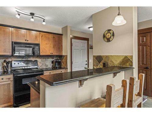 319-175 Crossbow Place, Canmore, AB - Indoor Photo Showing Kitchen