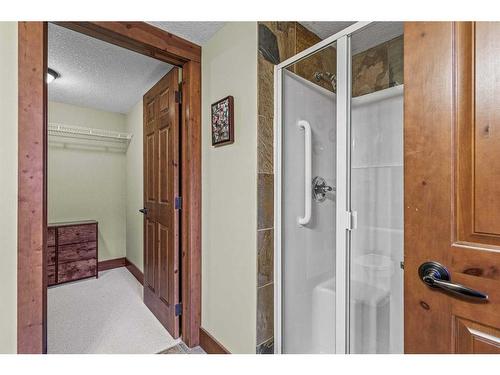 319-175 Crossbow Place, Canmore, AB - Indoor Photo Showing Bathroom