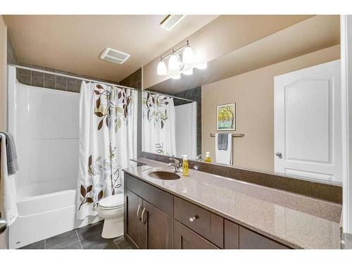 20 Covepark Mews Ne, Calgary, AB - Indoor Photo Showing Bathroom