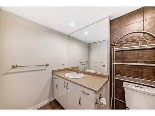 505-1108 6 Avenue Sw, Calgary, AB - Indoor Photo Showing Bathroom