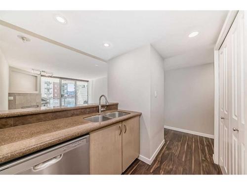 505-1108 6 Avenue Sw, Calgary, AB - Indoor With Fireplace