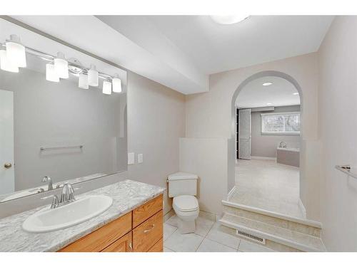 6 Butler Crescent Nw, Calgary, AB - Indoor Photo Showing Bathroom