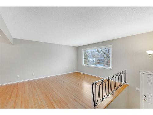 6 Butler Crescent Nw, Calgary, AB - Indoor Photo Showing Other Room