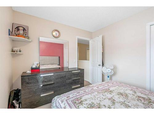 51 Saddlecrest Gardens Ne, Calgary, AB - Indoor Photo Showing Bedroom
