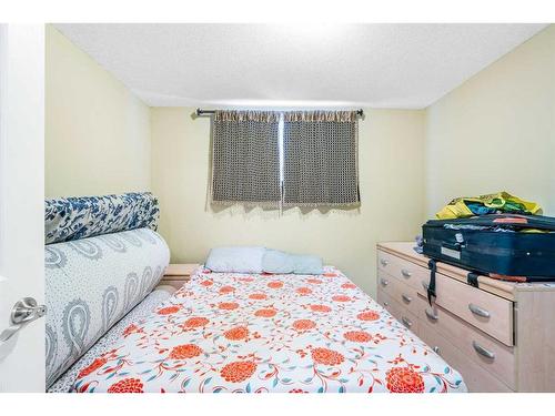 51 Saddlecrest Gardens Ne, Calgary, AB - Indoor Photo Showing Bedroom