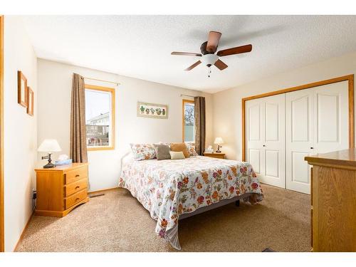 4 West Terrace Drive, Cochrane, AB - Indoor Photo Showing Bedroom