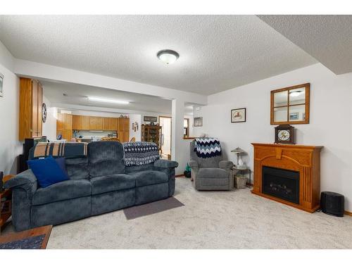 4 West Terrace Drive, Cochrane, AB - Indoor Photo Showing Living Room