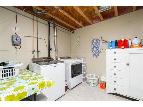 4 West Terrace Drive, Cochrane, AB - Indoor Photo Showing Laundry Room