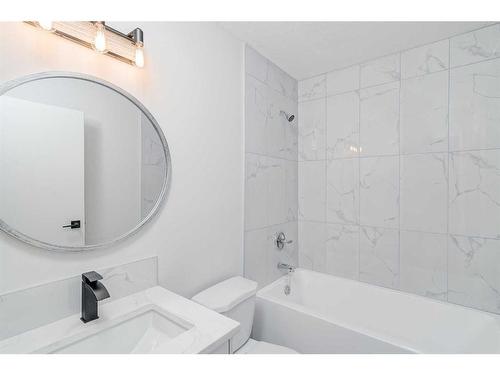 32 Hidden Way Nw, Calgary, AB - Indoor Photo Showing Bathroom