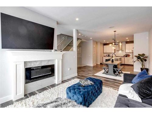 620 2 Street Ne, Calgary, AB - Indoor Photo Showing Living Room With Fireplace