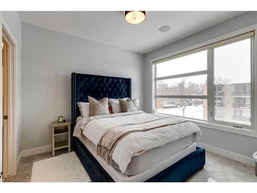 620 2 Street Ne, Calgary, AB - Indoor Photo Showing Bedroom