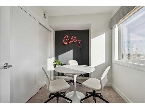 209 Dieppe Drive Sw, Calgary, AB - Indoor Photo Showing Office