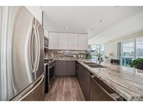 1908-510 6 Avenue Se, Calgary, AB - Indoor Photo Showing Kitchen With Stainless Steel Kitchen With Double Sink With Upgraded Kitchen