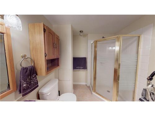 424 Third Street West, Cochrane, AB - Indoor Photo Showing Bathroom