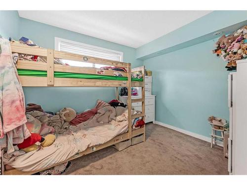 168 Dover Ridge Bay Se, Calgary, AB - Indoor Photo Showing Bedroom