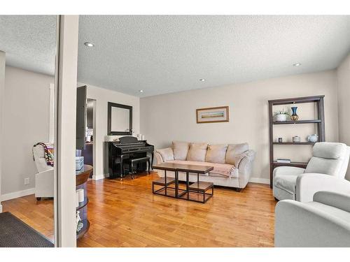 19 Erin Park Bay Se, Calgary, AB - Indoor Photo Showing Living Room