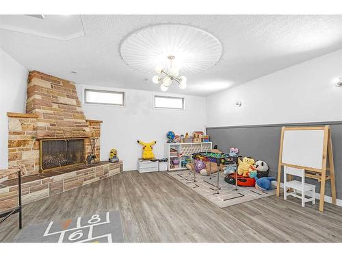 2848 42 Street Sw, Calgary, AB - Indoor With Fireplace
