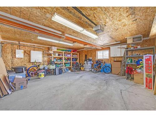 2848 42 Street Sw, Calgary, AB - Indoor Photo Showing Garage