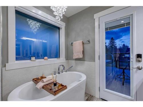 508 Willow Park Drive Se, Calgary, AB - Indoor Photo Showing Bathroom