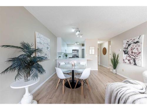 203-330 15 Avenue Sw, Calgary, AB - Indoor Photo Showing Dining Room