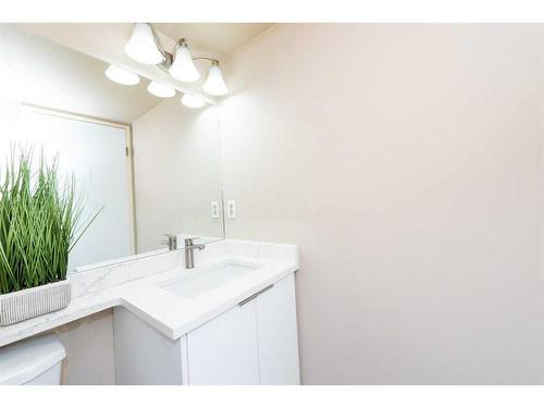 203-330 15 Avenue Sw, Calgary, AB - Indoor Photo Showing Bathroom