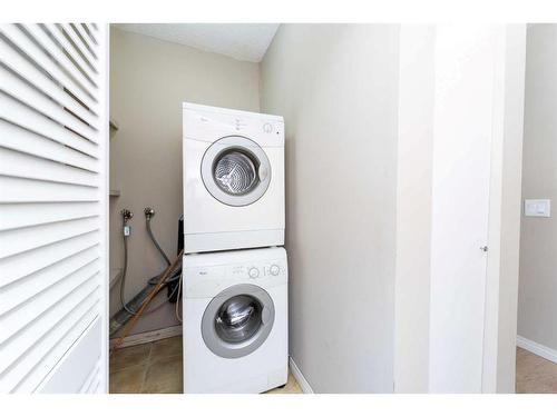 203-330 15 Avenue Sw, Calgary, AB - Indoor Photo Showing Laundry Room