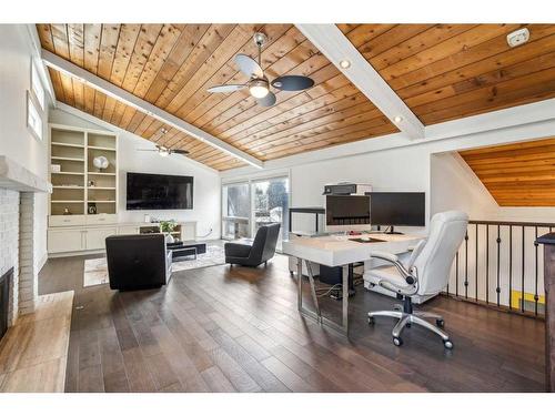 228 Pump Hill Gardens Sw, Calgary, AB - Indoor Photo Showing Office