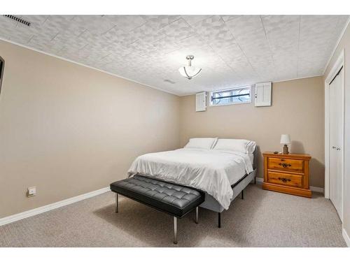 228 Pump Hill Gardens Sw, Calgary, AB - Indoor Photo Showing Bedroom
