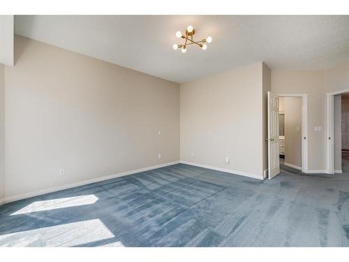 646 Diamond Court Se, Calgary, AB - Indoor Photo Showing Other Room