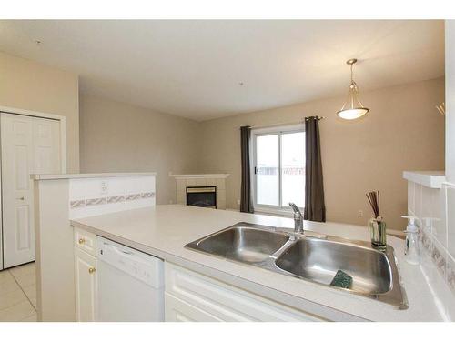 302-1905 Centre Street Nw, Calgary, AB - Indoor Photo Showing Kitchen With Double Sink