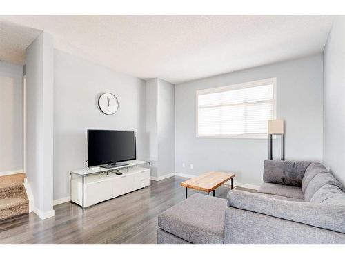 38 Copperstone Common Se, Calgary, AB - Indoor Photo Showing Living Room