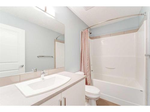 38 Copperstone Common Se, Calgary, AB - Indoor Photo Showing Bathroom