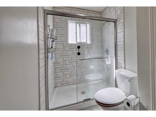 36 Falshire Close Ne, Calgary, AB - Indoor Photo Showing Bathroom