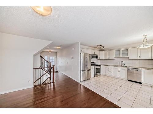 136 Windford Rise Sw, Airdrie, AB - Indoor Photo Showing Kitchen