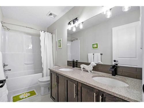 49 Cougar Ridge Close Sw, Calgary, AB - Indoor Photo Showing Bathroom