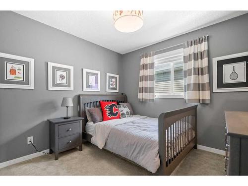 49 Cougar Ridge Close Sw, Calgary, AB - Indoor Photo Showing Bedroom