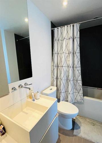 1001-615 6 Avenue Se, Calgary, AB - Indoor Photo Showing Bathroom