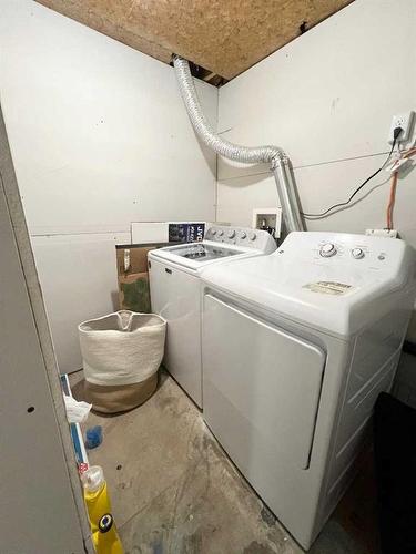 6132 Madigan Drive Ne, Calgary, AB - Indoor Photo Showing Laundry Room
