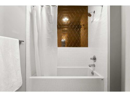 222 Marine Drive Se, Calgary, AB - Indoor Photo Showing Bathroom