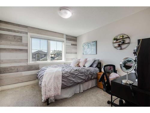 16 Coulee Park Sw, Calgary, AB - Indoor Photo Showing Bedroom