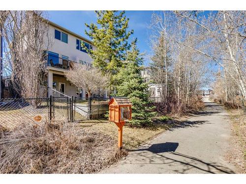 16 Coulee Park Sw, Calgary, AB - Outdoor