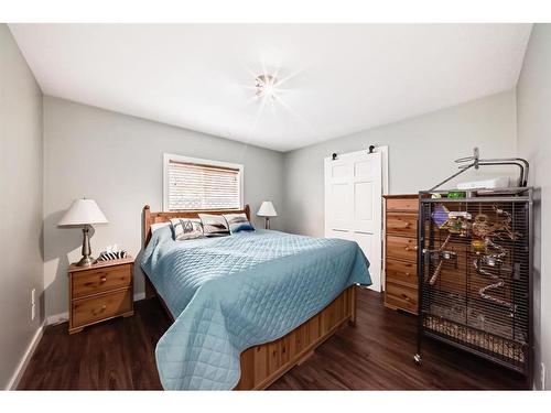 63 Sands Street, Rochon Sands, AB - Indoor Photo Showing Bedroom