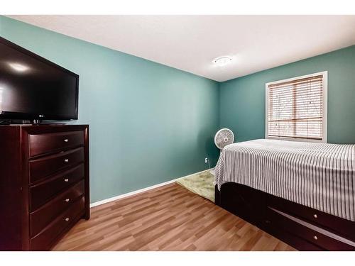 63 Sands Street, Rochon Sands, AB - Indoor Photo Showing Bedroom