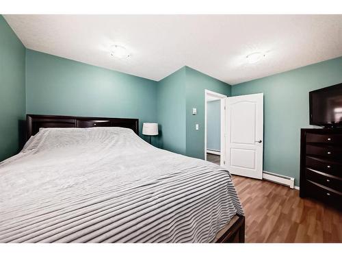 63 Sands Street, Rochon Sands, AB - Indoor Photo Showing Bedroom